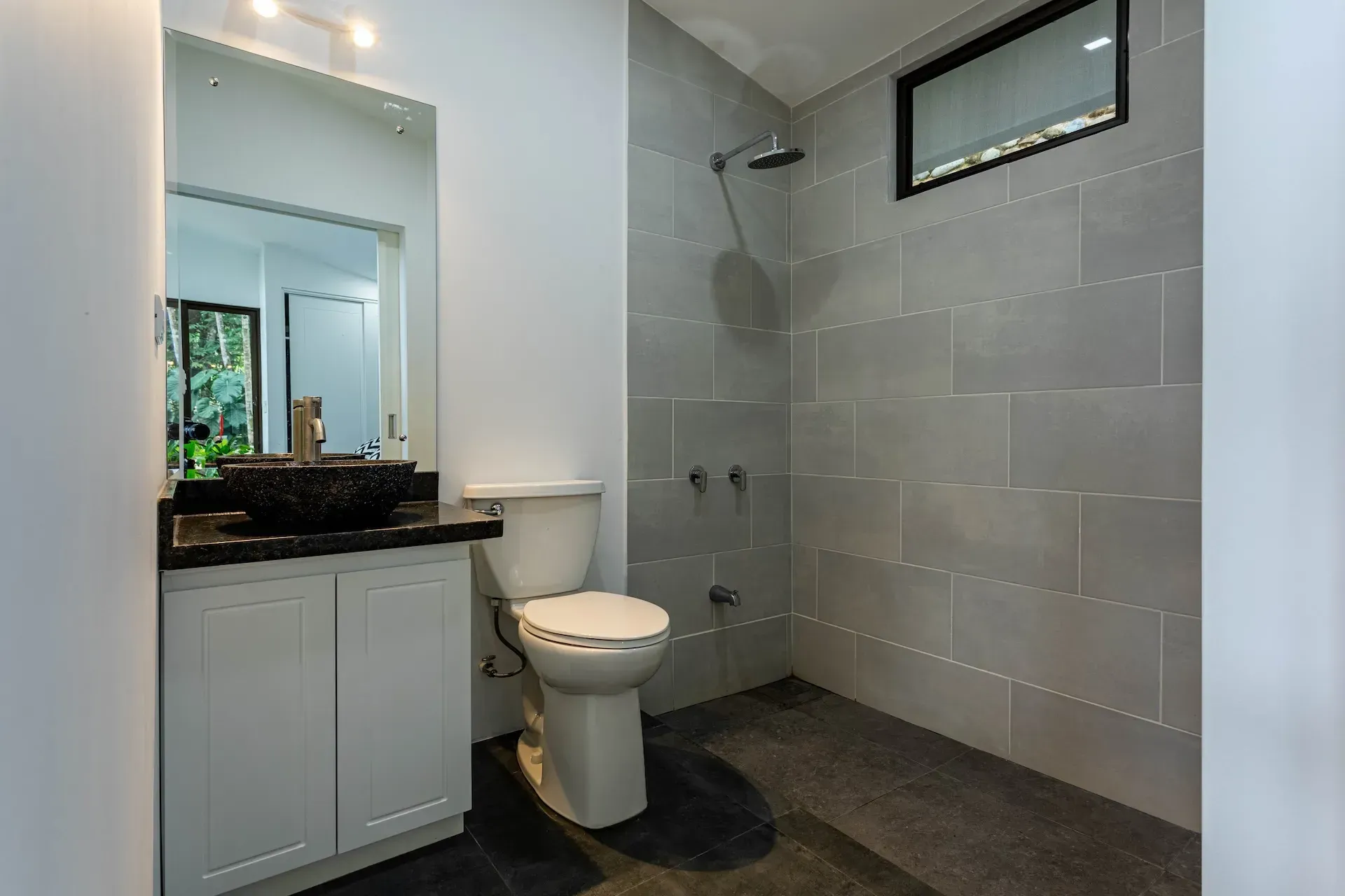 A casita suite open to the jungle